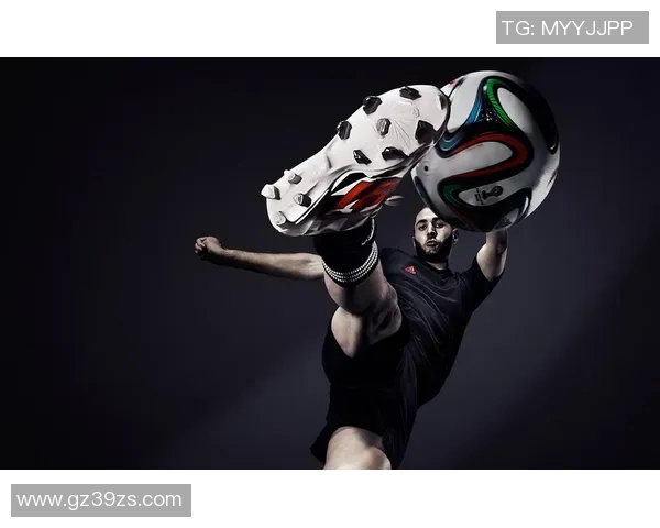 震撼来袭三十位足球球星高清警告风格壁纸合集